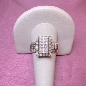 Bella Luce White Diamond Simulant Ring